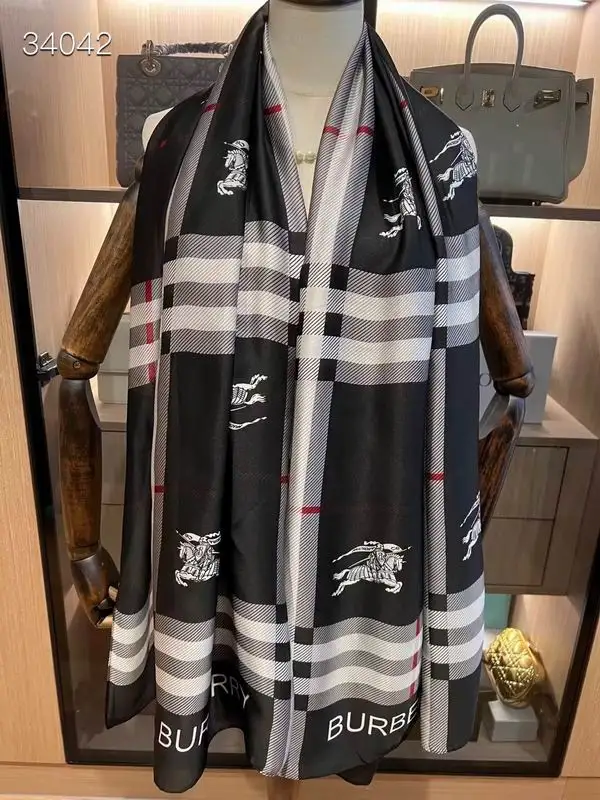 Burberry silk Scarf 90-180cm E040918
